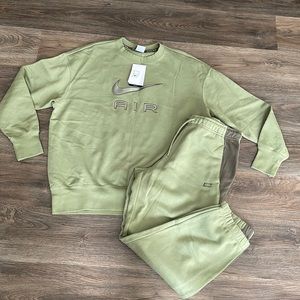 Nike Air Women's Fleece Crew Set